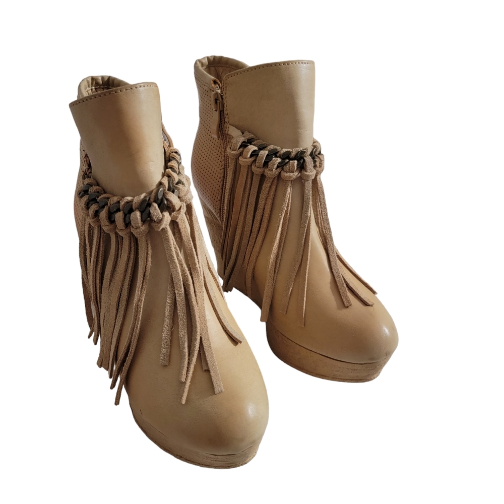 Sbicca Vintage collection camel brown wedge heel fringed‎ bootie 7
